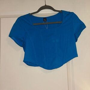 SHEIN Blue Crop Top with Short Sleeves and Fitted Style